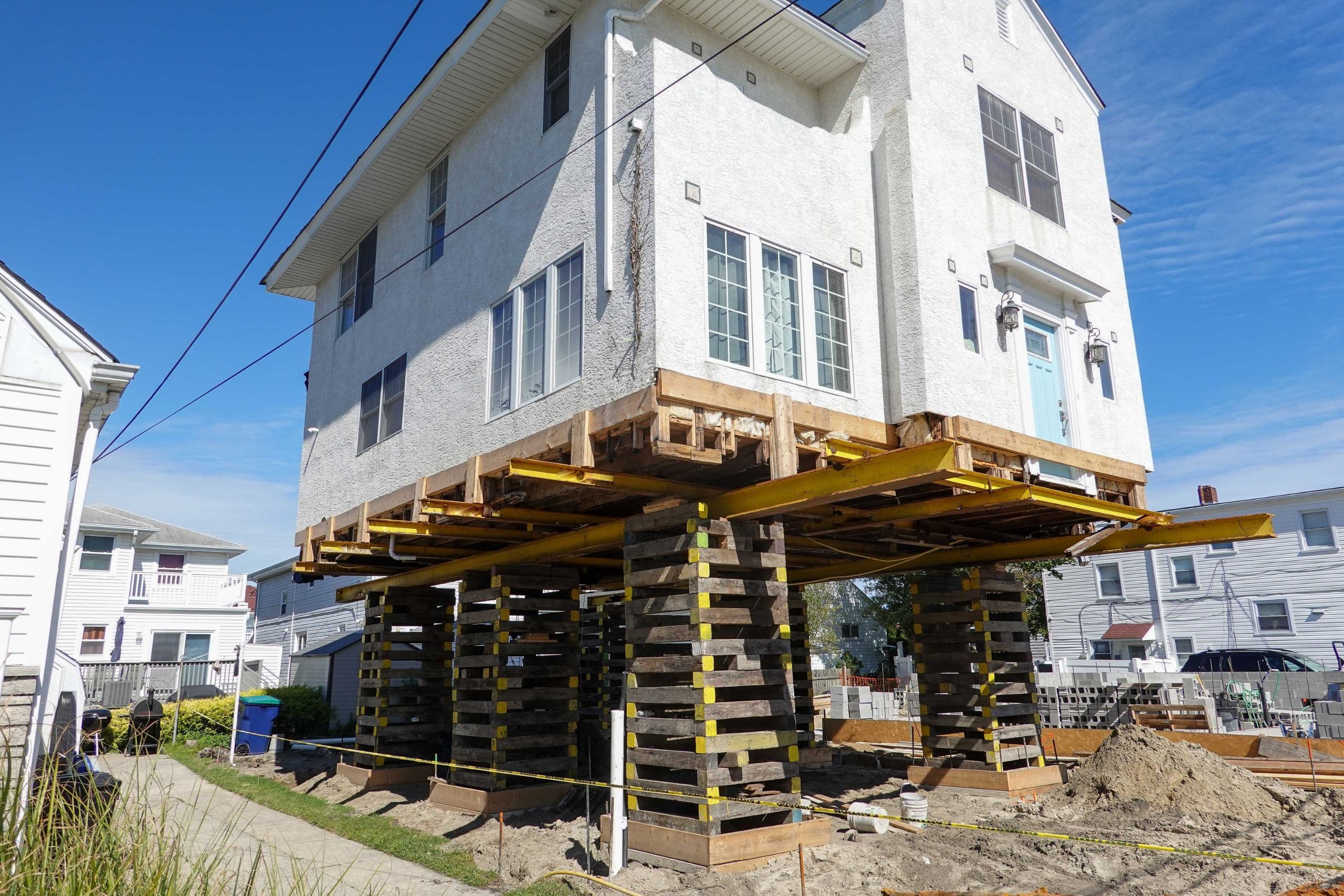Located in Santa Cruz, California, we are a company that specializes in house lifting, small distance house moving, piles and foundations.